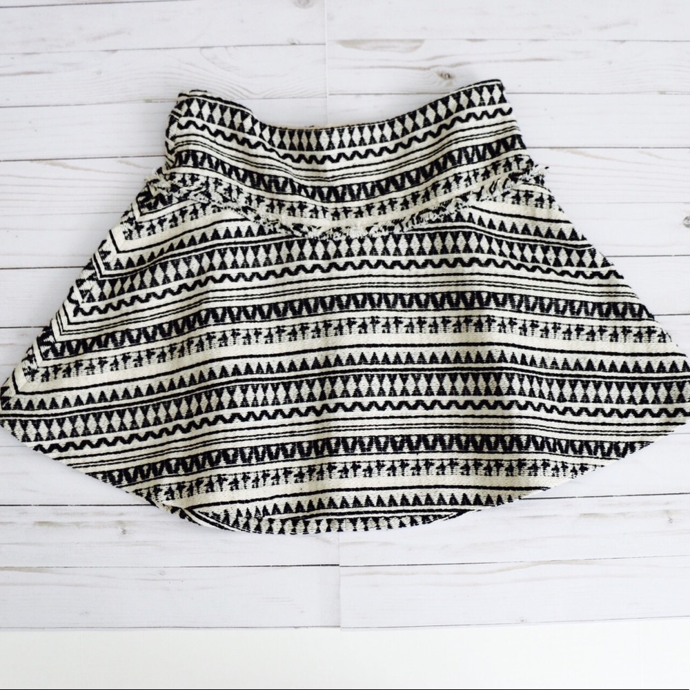 Banana Republic black and cream pattern skirt